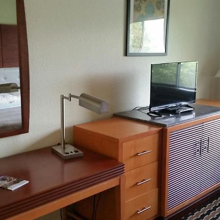 Riverwalk Inn & Suites Fort Atkinson Buitenkant foto