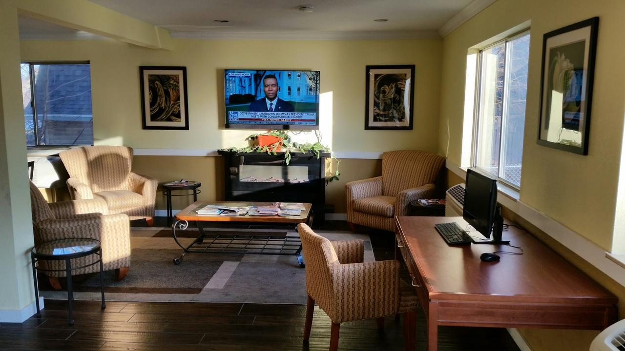 Riverwalk Inn & Suites Fort Atkinson Buitenkant foto