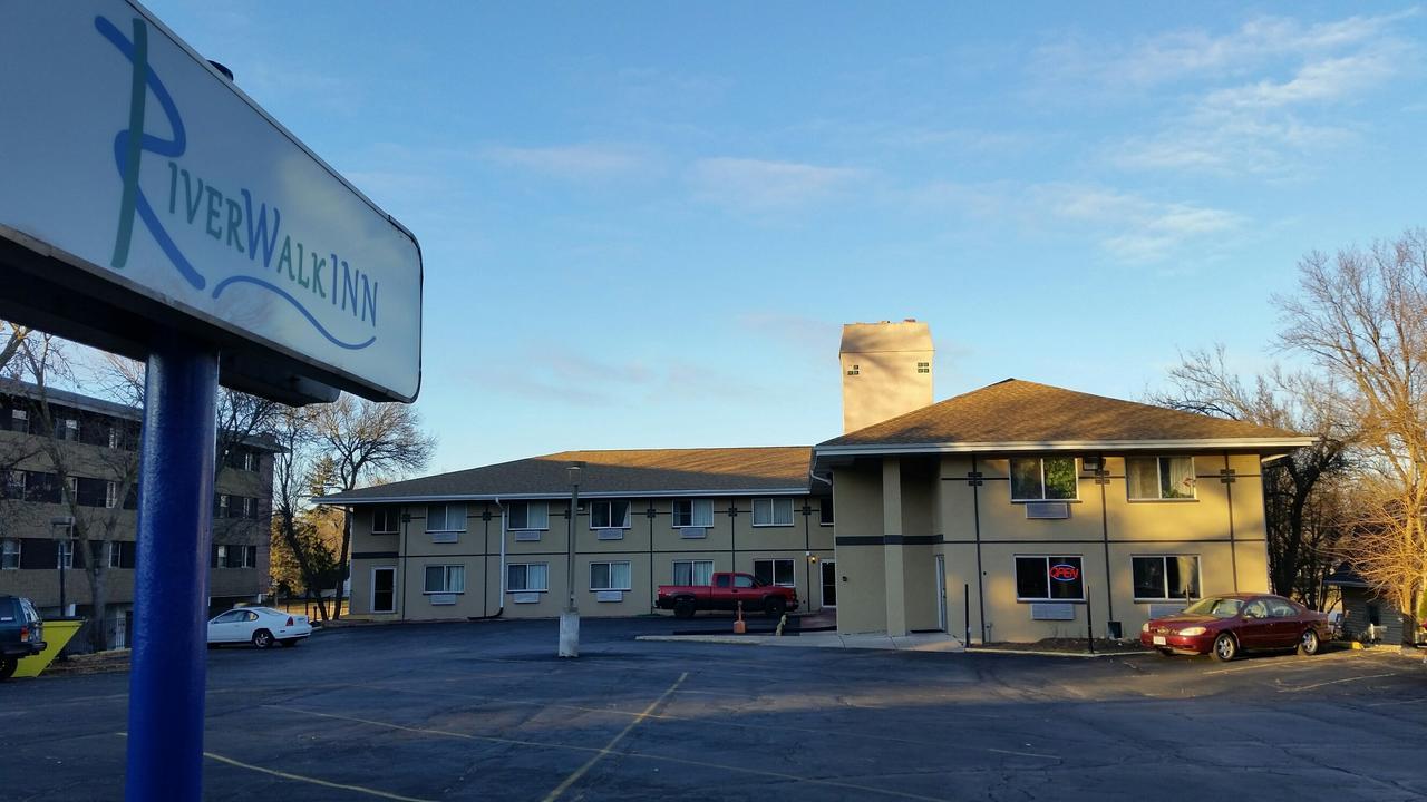 Riverwalk Inn & Suites Fort Atkinson Buitenkant foto