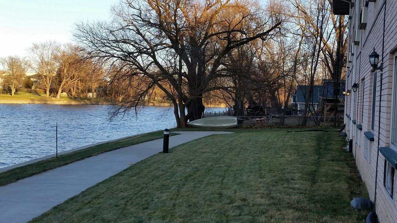 Riverwalk Inn & Suites Fort Atkinson Buitenkant foto
