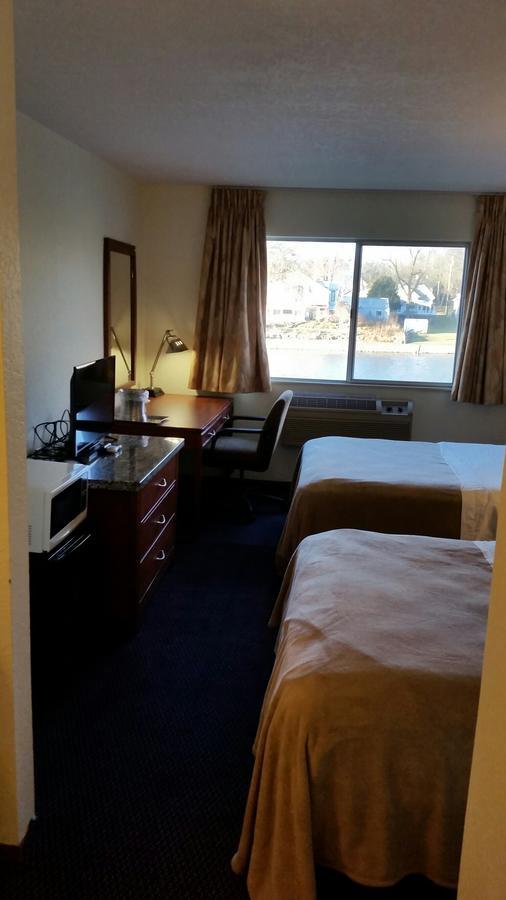Riverwalk Inn & Suites Fort Atkinson Buitenkant foto