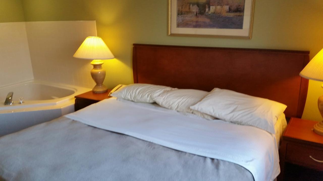 Riverwalk Inn & Suites Fort Atkinson Buitenkant foto