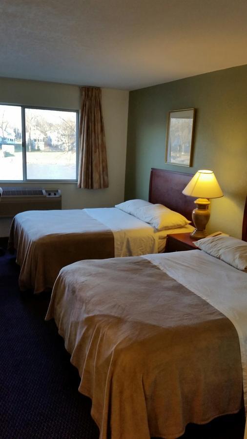 Riverwalk Inn & Suites Fort Atkinson Buitenkant foto