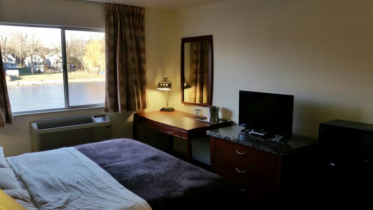 Riverwalk Inn & Suites Fort Atkinson Buitenkant foto