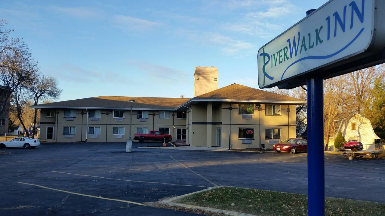 Riverwalk Inn & Suites Fort Atkinson Buitenkant foto