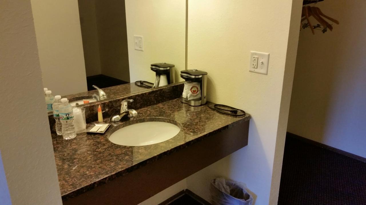 Riverwalk Inn & Suites Fort Atkinson Buitenkant foto