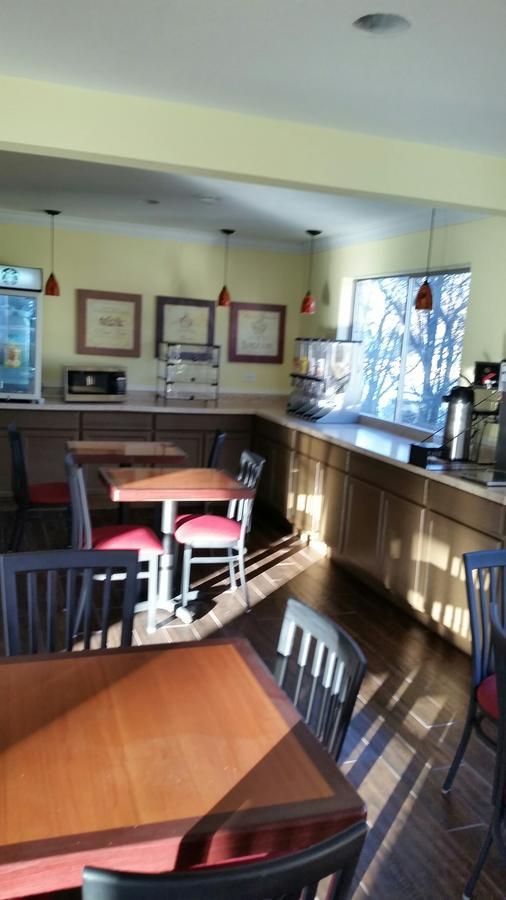 Riverwalk Inn & Suites Fort Atkinson Buitenkant foto