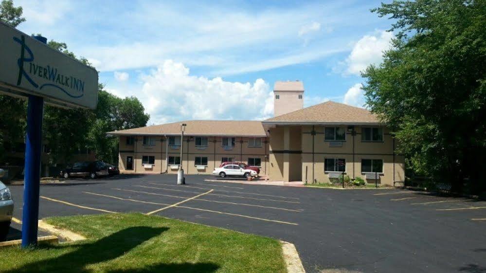 Riverwalk Inn & Suites Fort Atkinson Buitenkant foto