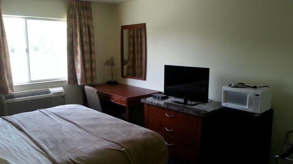 Riverwalk Inn & Suites Fort Atkinson Buitenkant foto