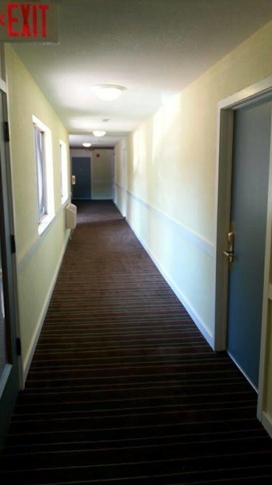 Riverwalk Inn & Suites Fort Atkinson Buitenkant foto