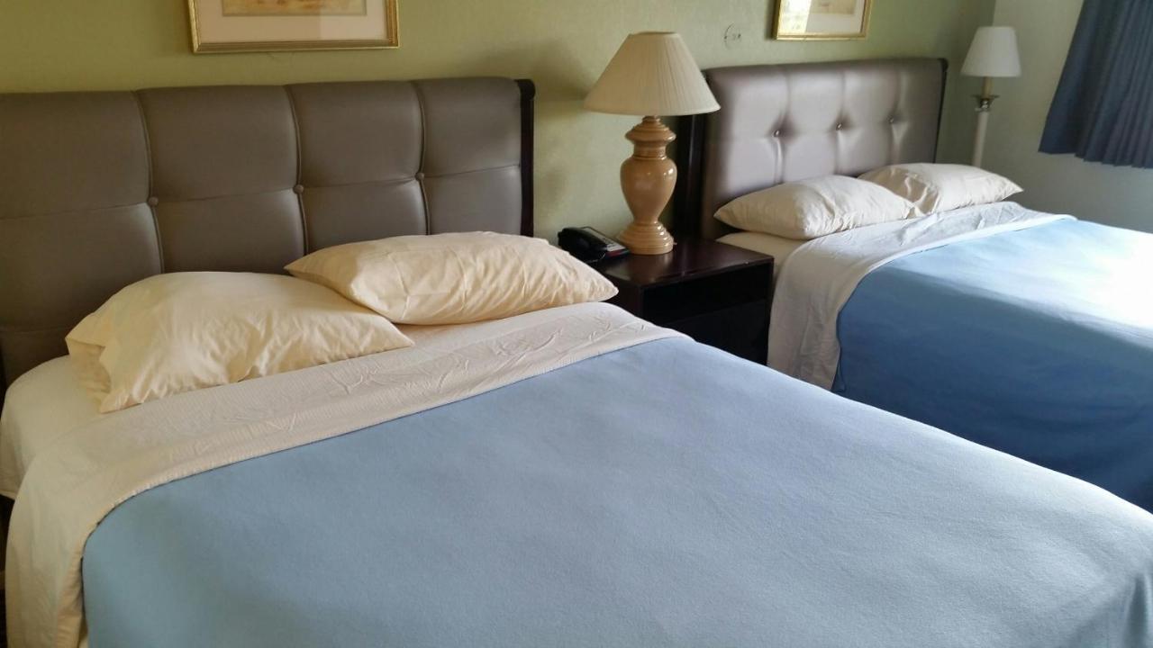 Riverwalk Inn & Suites Fort Atkinson Buitenkant foto