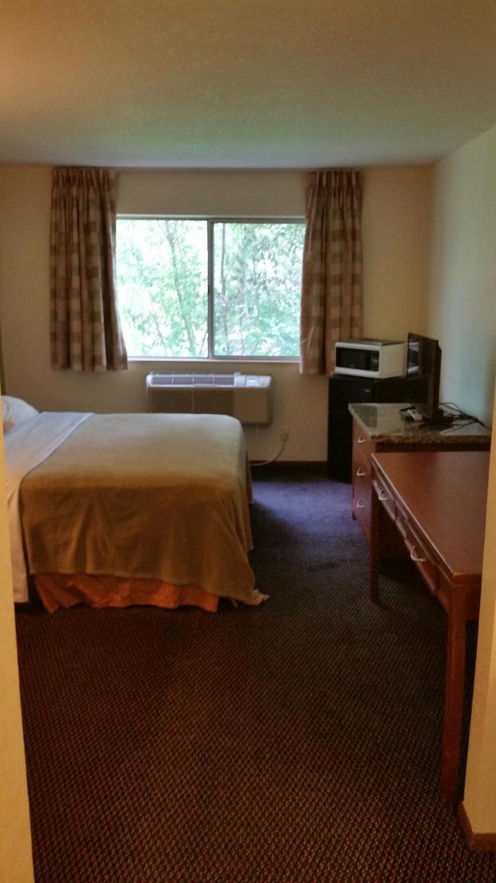 Riverwalk Inn & Suites Fort Atkinson Buitenkant foto