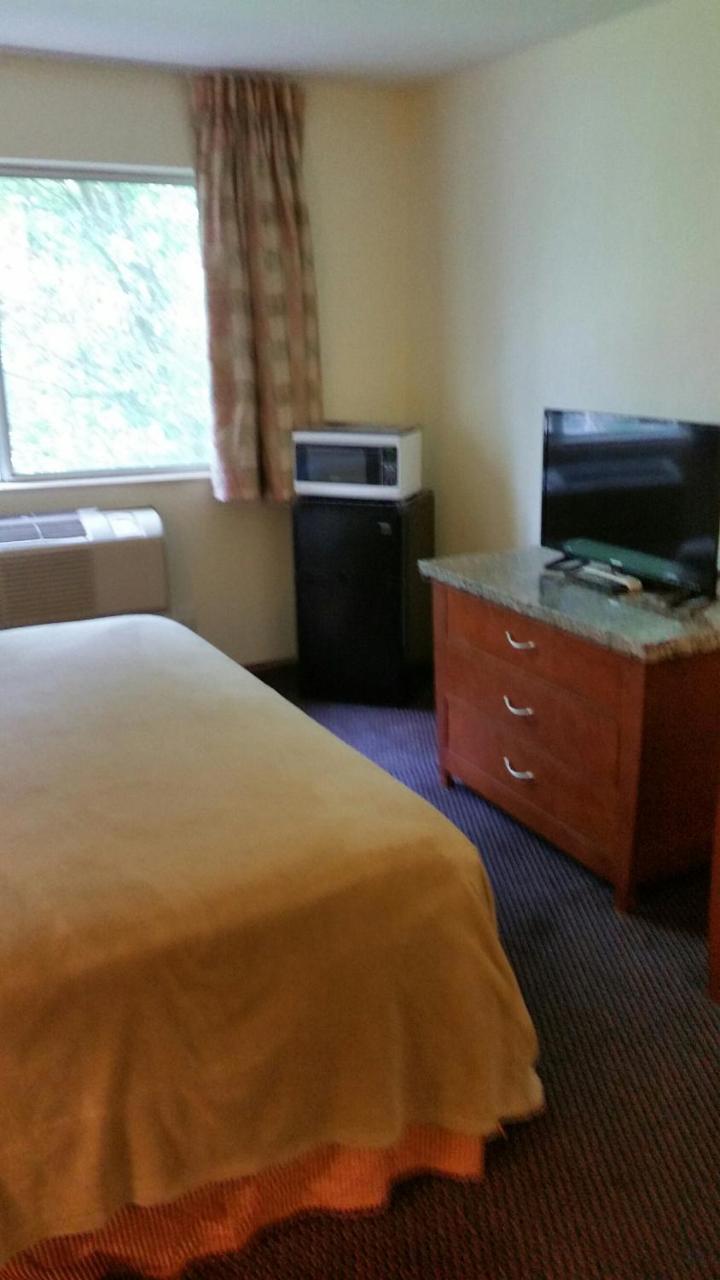 Riverwalk Inn & Suites Fort Atkinson Buitenkant foto